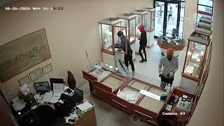 Brazen jewellery store robbery at Salt Rock sees robbers clean out store in 9 minutes and 50 seconds [upl. by Sinaj]